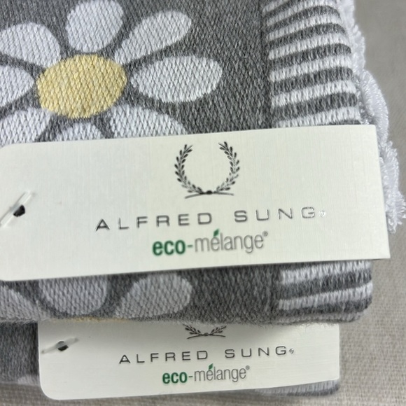 Alfred Sung Bath Towel Set Daisies Gray Yellow White Floral Cotton 2 pc Set NEW - Picture 2 of 8
